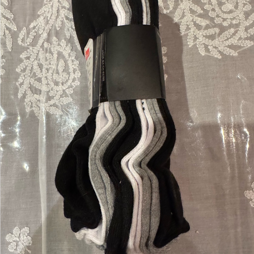 7 PAIRS Hot Sox Originals Socks - black, grey, white